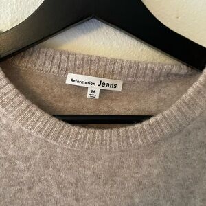 Reformation Cashmere Sweater in Oatmeal Size M